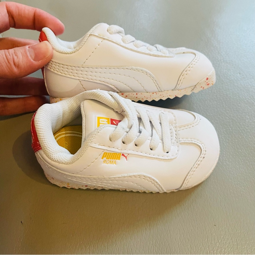 Puma Kids White Sneakers size 5 - Picture 2 of 6